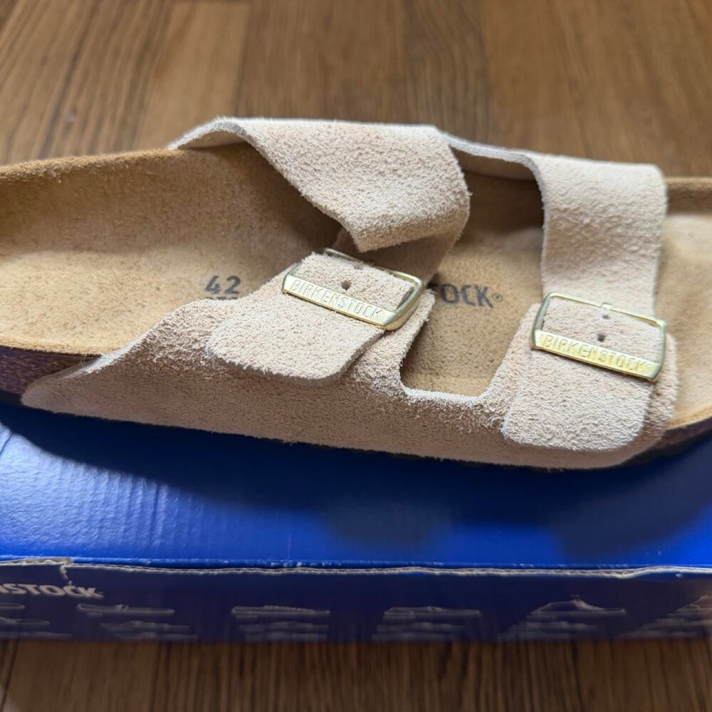 Birkenstock Arizona Sandcastle sandal in soft tan & brown, size 42 narrow fit (l